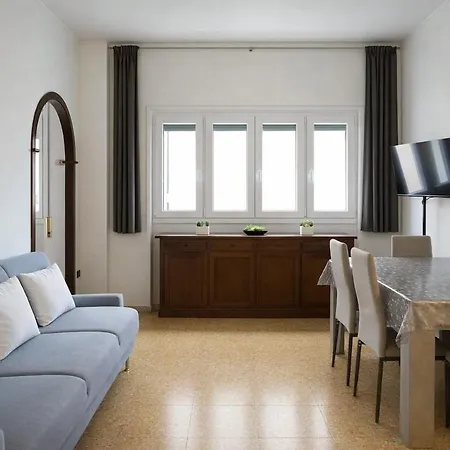 Apartment Modern Pigneto Flat, 5 Mins To Metro & Parking *
